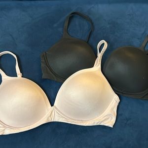 Set of no-wire body by Victoria bras